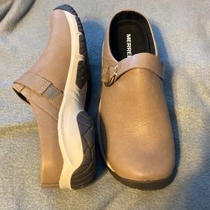 Merrell Encore slide clogs size 9 tan